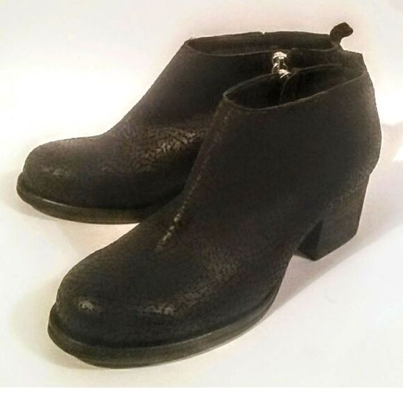 Urban Outfitters Cooperative Black Textured Suede Side Zip Ankle Boot 7M Ret$145 - Picture 1 of 7